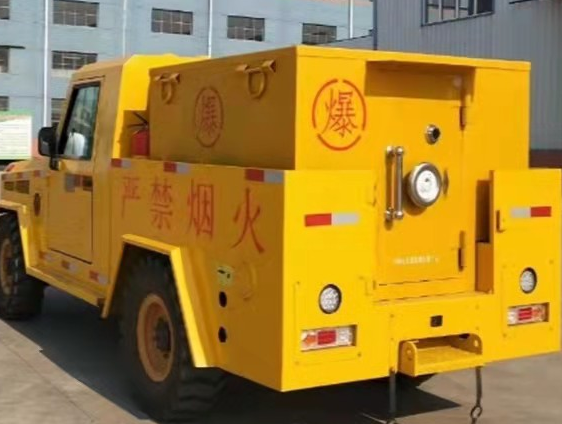 泸定凯龙爆破器材运输车：保障爆破任务的安全运行